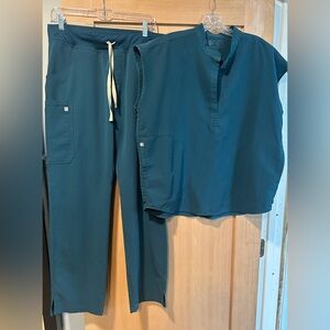 FIGS Women’s Scrub Set in Caribbean Blue - size L/LT (tall)
